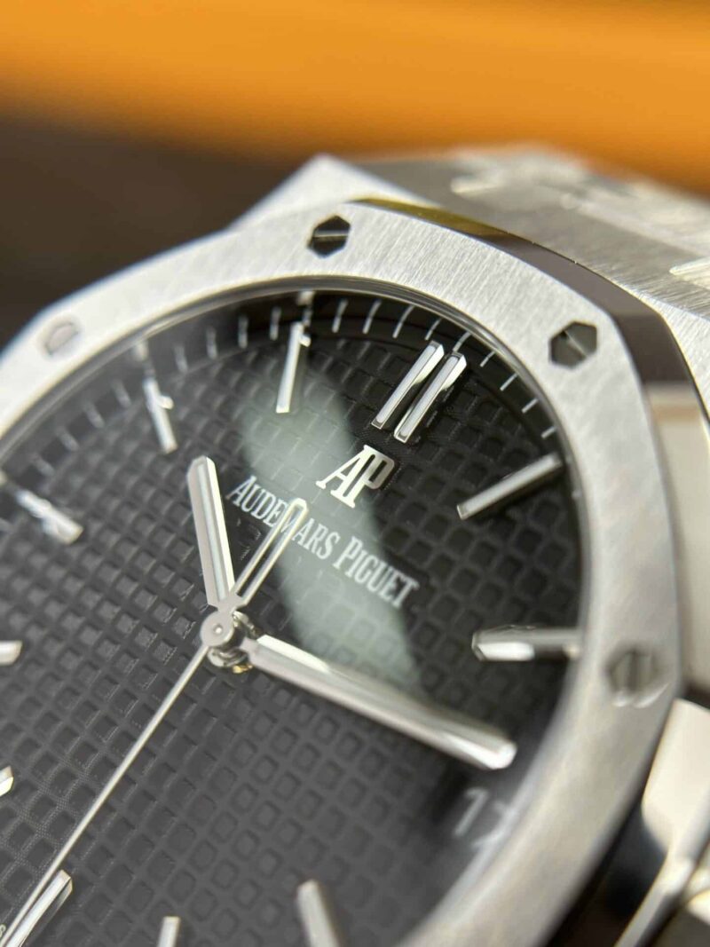 Audemars-Piguet-Royal-Oak-15500ST-Black-Dial-4-800×1067-1.jpg