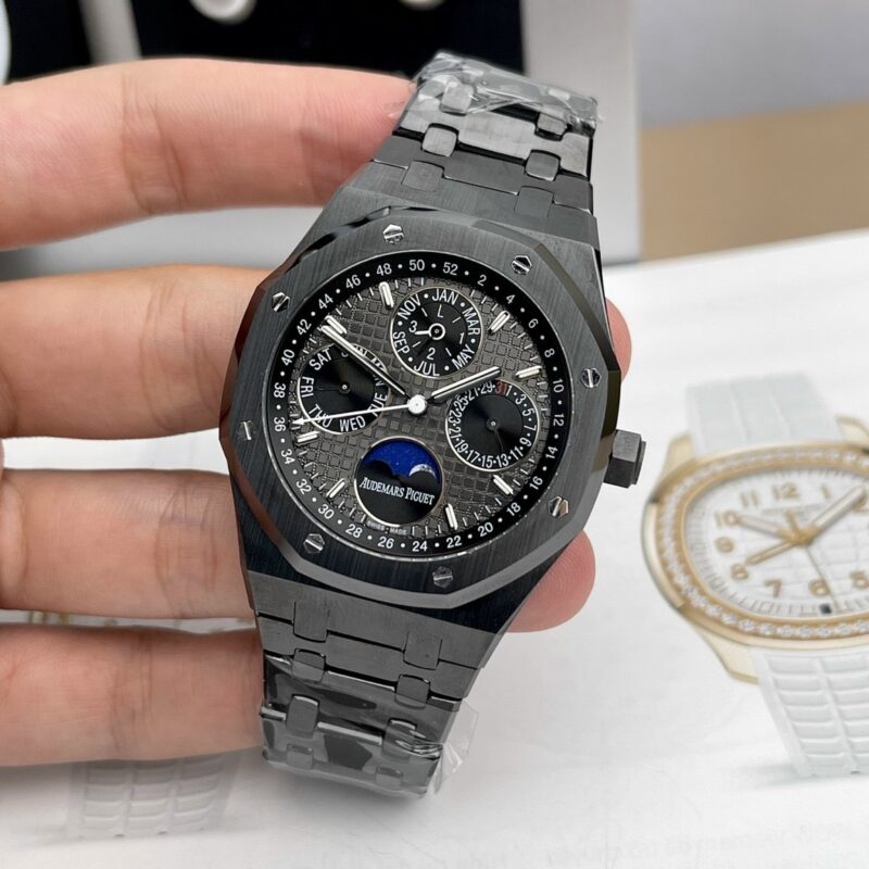 Audemars-Piguet-Royal-Oak-26579CE-Grey-Dial-3-800×800-1.jpg