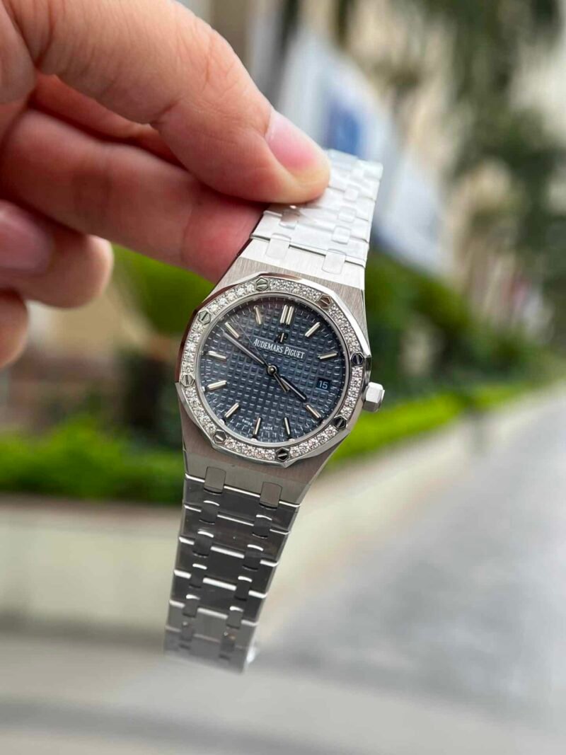 Audemars-Piguet-Royal-Oak-77351ST-Blue-Dial-Diamond-Bezel-2-800×1067-1.jpg