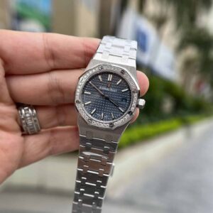 Audemars-Piguet-Royal-Oak-77351ST-Blue-Dial-Diamond-Bezel-4-300×300-1.jpg