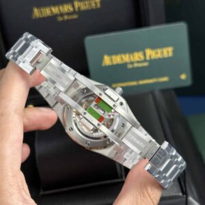 Audemars-Piguet-Royal-Oak-Jumbo-Extra-thin-16202ST-Blue-Dial-10-300×300-1.jpg
