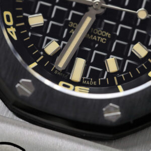 Audemars-Piguet-Royal-Oak-Offshore-Diver-15720CN-Black-Dial-Ceramic-Bezel-5-300×300-1.jpg