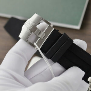 Audemars-Piguet-Royal-Oak-Offshore-Diver-15720CN-Black-Dial-Ceramic-Bezel-9-300×300-1.jpg