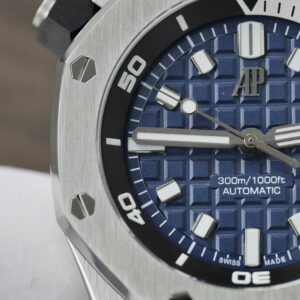 Audemars-Piguet-Royal-Oak-Offshore-Diver-15720ST-Blue-Dial-Rubber-6-300×300-1.jpg