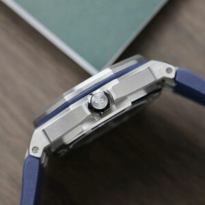 Audemars-Piguet-Royal-Oak-Offshore-Diver-15720ST-Blue-Dial-Rubber-8-300×300-1.jpg