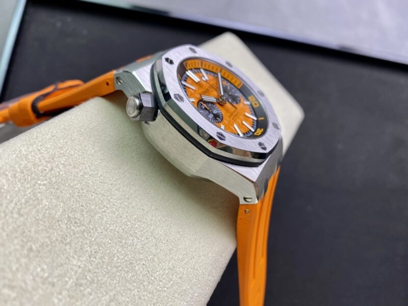 Audemars-Piguet-Royal-Oak-Offshore-Diver-Chronograph-26703ST-Orange-Dial-4-800×601-1.jpg