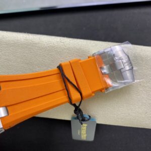 Audemars-Piguet-Royal-Oak-Offshore-Diver-Chronograph-26703ST-Orange-Dial-6-300×300-1.jpg