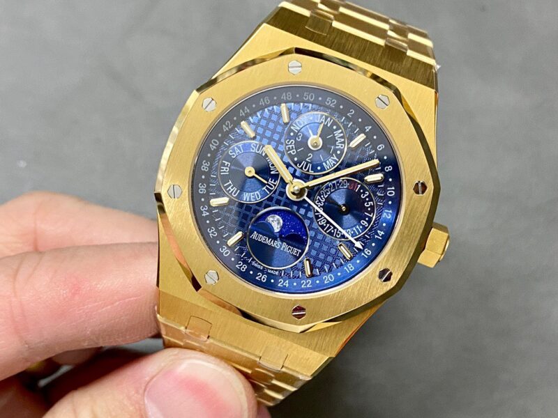 Audemars-Piguet-Royal-Oak-Perpetual-Calendar-26574BA-Yellow-Gold-Blue-Dial-3-800×600-1.jpg