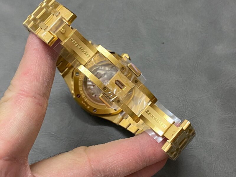 Audemars-Piguet-Royal-Oak-Perpetual-Calendar-26574BA-Yellow-Gold-Blue-Dial-8-800×600-1.jpg
