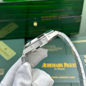 Audemars-Piguet-Royal-Oak-Perpetual-Calendar-26574ST-Blue-Dial-6-1-300×300-1.jpg