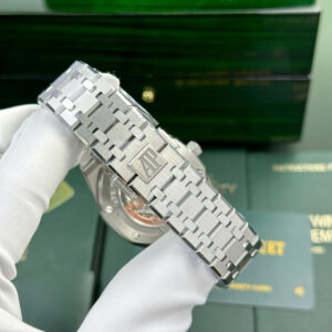 Audemars-Piguet-Royal-Oak-Perpetual-Calendar-26574ST-Blue-Dial-9-300×300-1.jpg