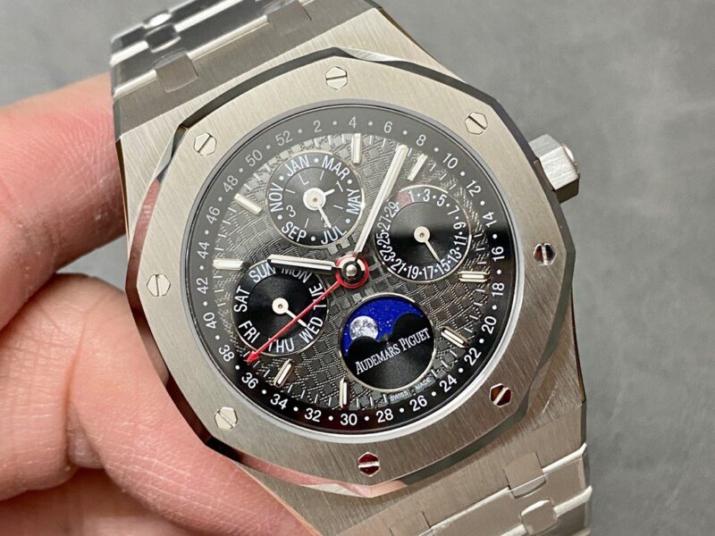 Audemars-Piguet-Royal-Oak-Perpetual-Calendar-26574ST-Grey-Dial-2-800×600-1.jpg