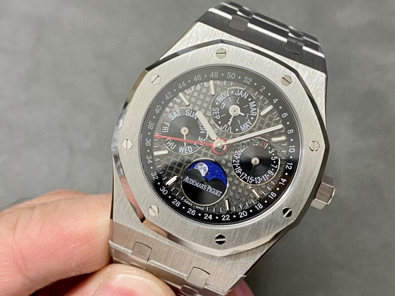 Audemars-Piguet-Royal-Oak-Perpetual-Calendar-26574ST-Grey-Dial-3-800×600-1.jpg