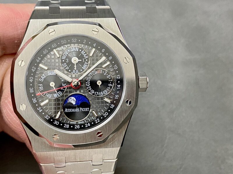 Audemars-Piguet-Royal-Oak-Perpetual-Calendar-26574ST-Grey-Dial-4-800×600-1.jpg