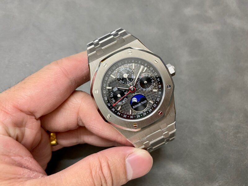 Audemars-Piguet-Royal-Oak-Perpetual-Calendar-26574ST-Grey-Dial-800x600-1.jpg