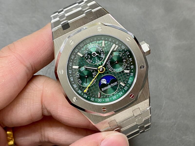 Audemars-Piguet-Royal-Oak-Perpetual-Calendar-26606ST-Green-Dial-2-800×600-1.jpg