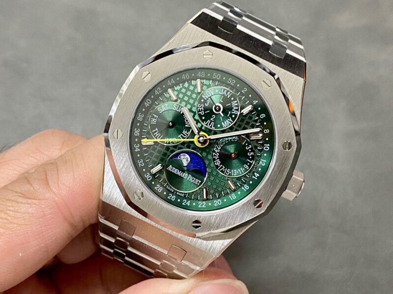 Audemars-Piguet-Royal-Oak-Perpetual-Calendar-26606ST-Green-Dial-3-800×600-1.jpg