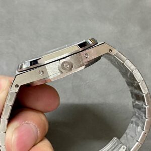 Audemars-Piguet-Royal-Oak-Perpetual-Calendar-26606ST-Green-Dial-6-300×300-1.jpg
