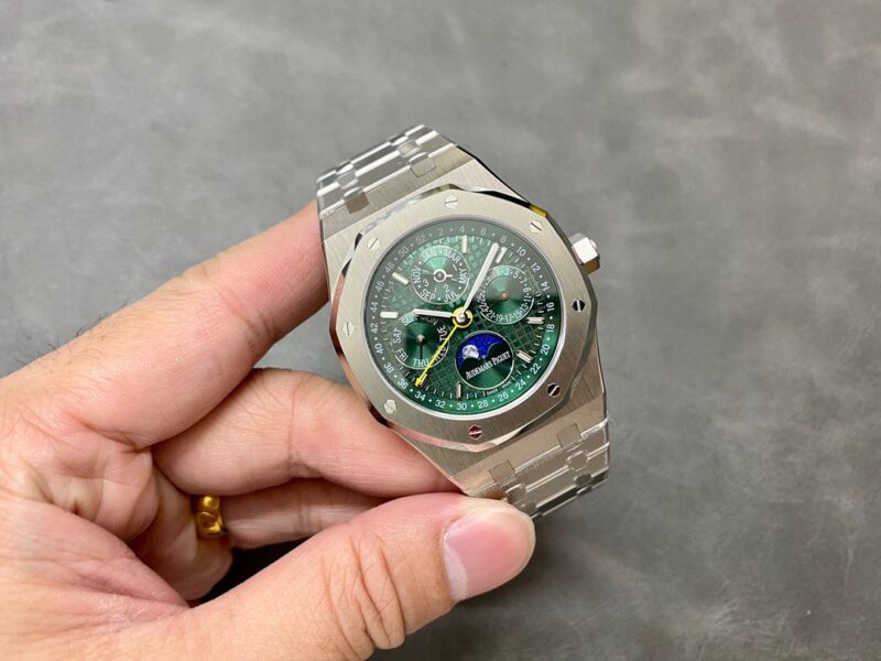 Audemars-Piguet-Royal-Oak-Perpetual-Calendar-26606ST-Green-Dial-800x600-1.jpg
