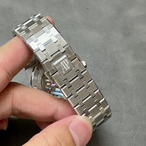 Audemars-Piguet-Royal-Oak-Perpetual-Calendar-26606ST-Green-Dial-9-300×300-1.jpg