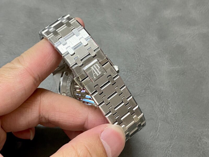 Audemars-Piguet-Royal-Oak-Perpetual-Calendar-26606ST-Green-Dial-9-800×600-1.jpg