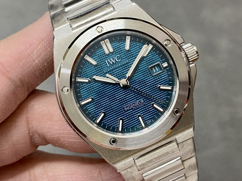 IWC-Ingenieur-Automatic-IW328903-Green-Dial-2-800×600-1.jpg
