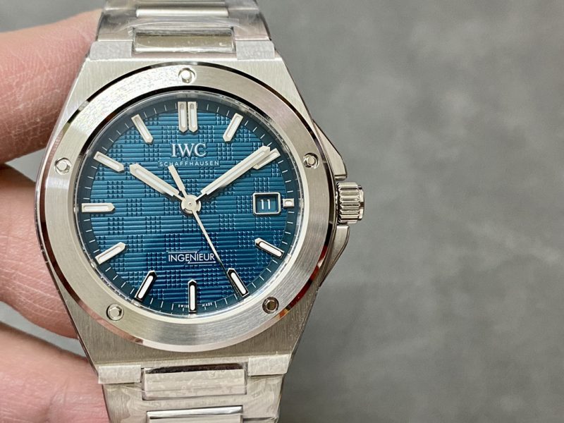 IWC-Ingenieur-Automatic-IW328903-Green-Dial-4-800×600-1.jpg