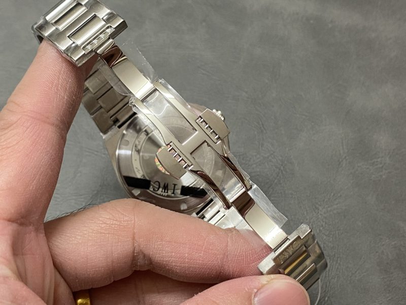 IWC-Ingenieur-Automatic-IW328903-Green-Dial-9-800×600-1.jpg